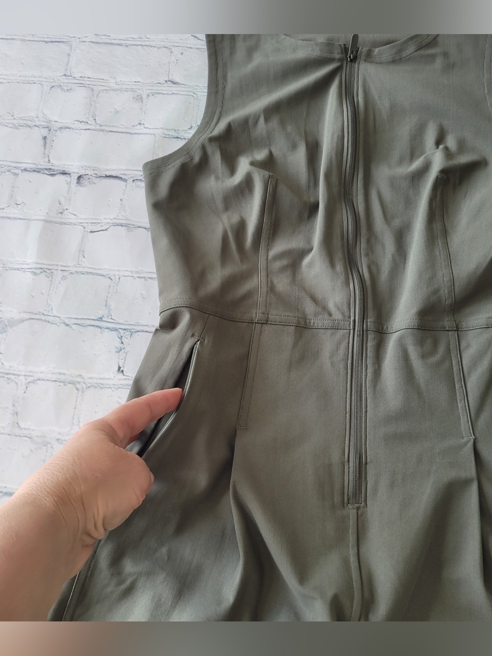lululemon Athletica Green Cropped Warpstreme Zip-Front Jumpsuit size 4 - Picture 12 of 16
